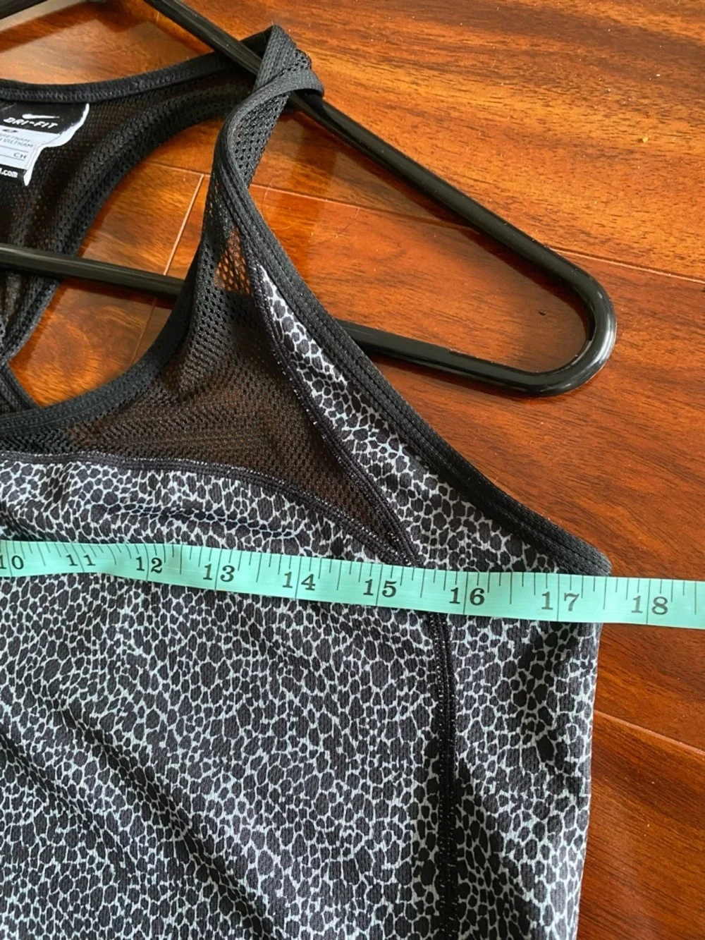 Nike mesh Racerback sporty black + Gray chita Print Mesh Tank